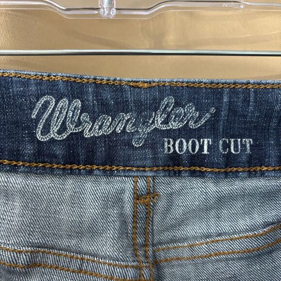 Wrangler Women’s Jeans Size 5 x 32 Blue Bootcut Mid Rise - Picture 3 of 3